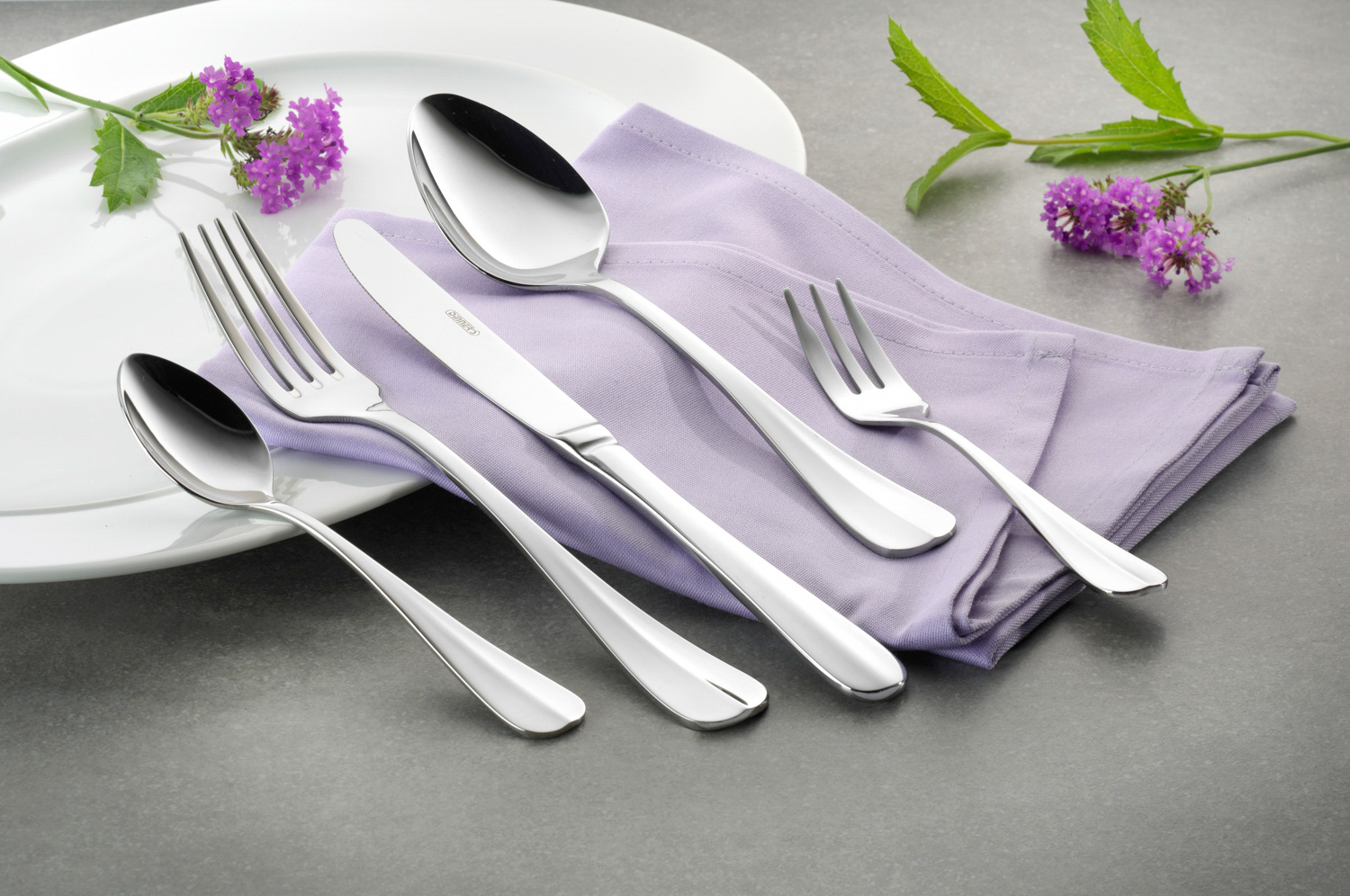 Menümesser SOPHIA, Chrom-Stahl, poliert, Länge: 22,6 cm. Mit Wellenschliff. Von ''Dinner's'' by Esmeyer.