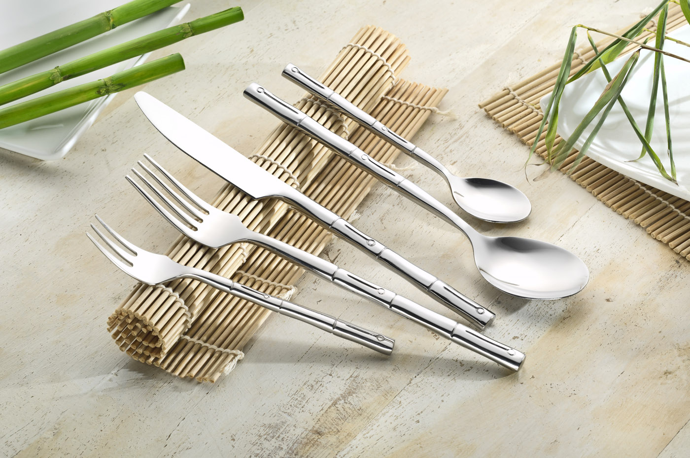 30-teiliges Besteckset SAIGON aus Edelstahl 18/10. Mit satinierten Ringen. Im asiatischen Stil ("Bambus"). Geschmiedete Qualität. Für 6 Personen.