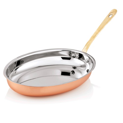 Flambierpfanne, mit Stielgriff. Innen Chromnickelstahl, außen Kupferbeschichtung, ohne Sandwichboden, nicht für Herdplatten geeignet,