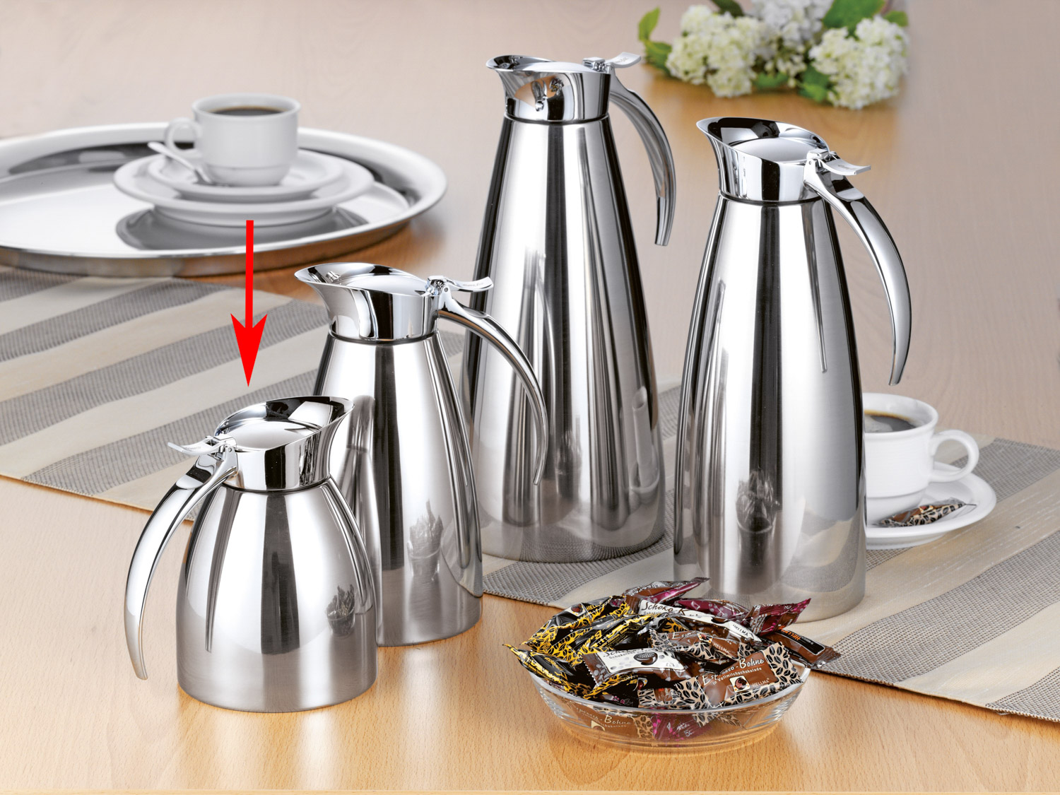 Isolierkanne Emsa ELEGANZA, Inhalt: 0,3 Liter, Höhe: 145 mm, aus Edelstahl, mit Einhandbedienung, Griff, Deckel und Ausgießer aus Metall verchromt.