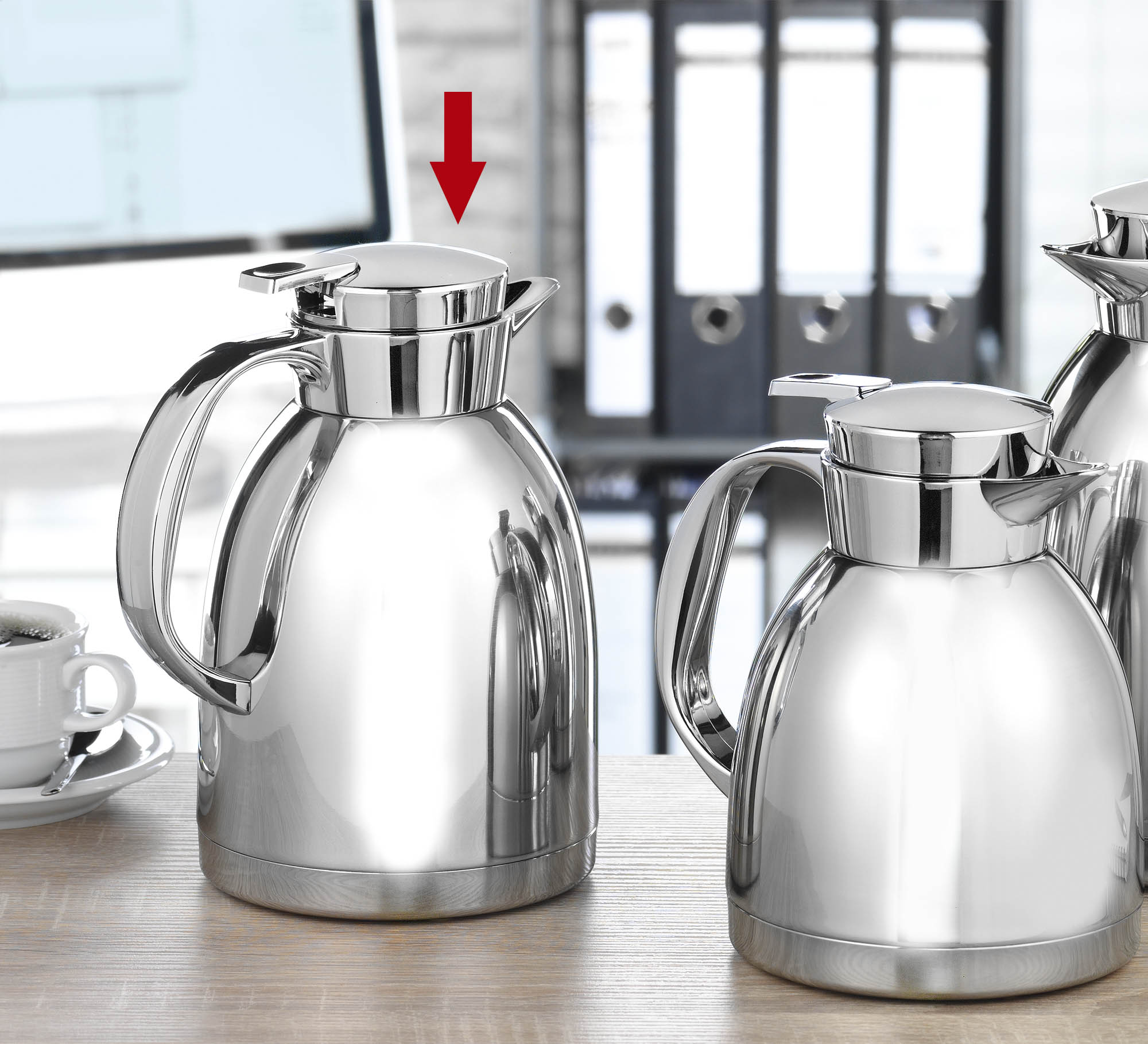 Isolierkanne MAESTRO, Inhalt: 1,5 Liter, Höhe: 228 mm, aus doppelwandigem Edelstahlt 18/8, mit Edelstahleinsatz, Einhandbedienung,