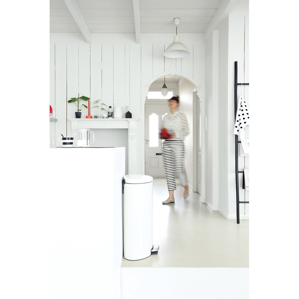 Brabantia FlatBack+ Treteimer 30 L mit Kunststoffeinsatz