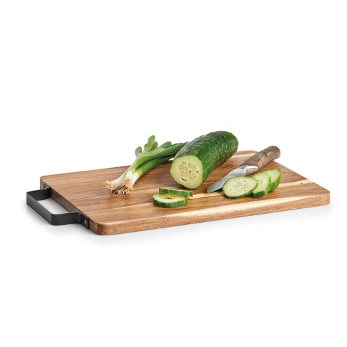 Schneide-/Servierbrett m. Metallgriff, Akazie. Länge: 330 mm. Breite: 230 mm. Höhe: 15 mm