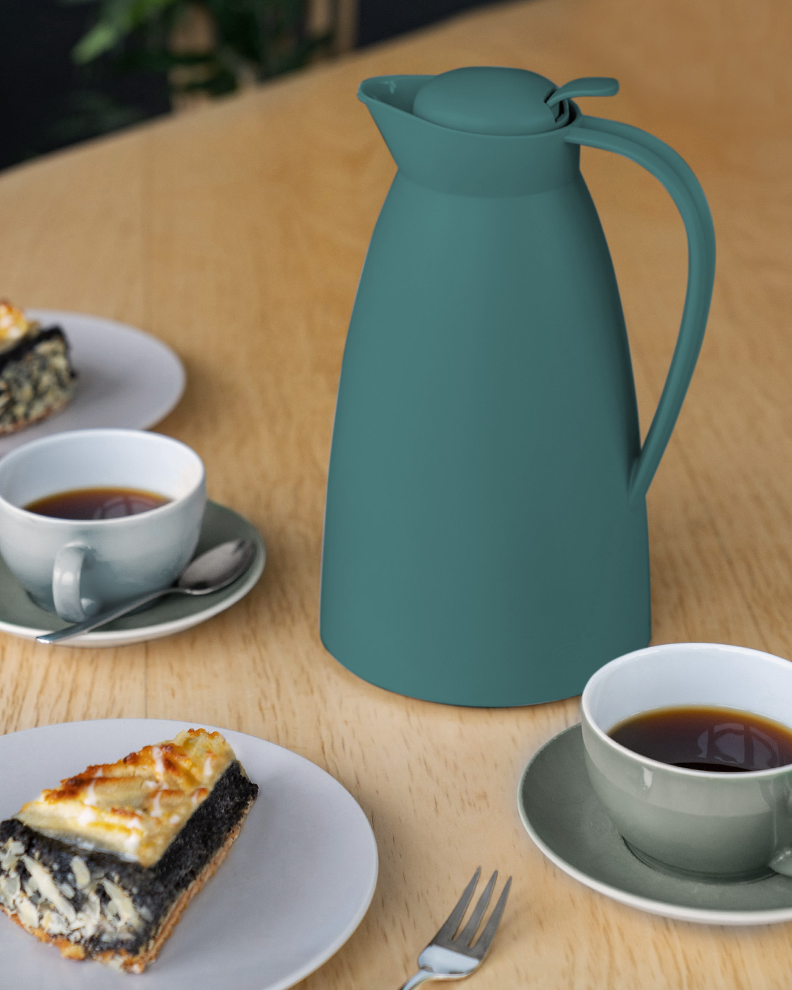 Isolierkanne Eco boho green mat 1,0 l; Design by Martin Hauenstein; hochwertiger Kunststoff gefrostet mit Hartglaseinsatz