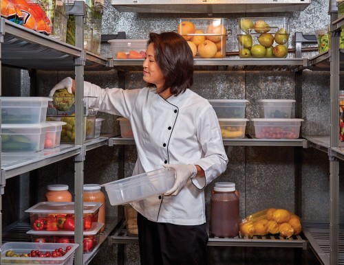 Geschlitzte Grundeinheit, 190 kg pro Fachboden, 800 kg für eine Einheit mit 4 Fachböden - Abmessungen in cm 46x152.5x183cm von Cambro