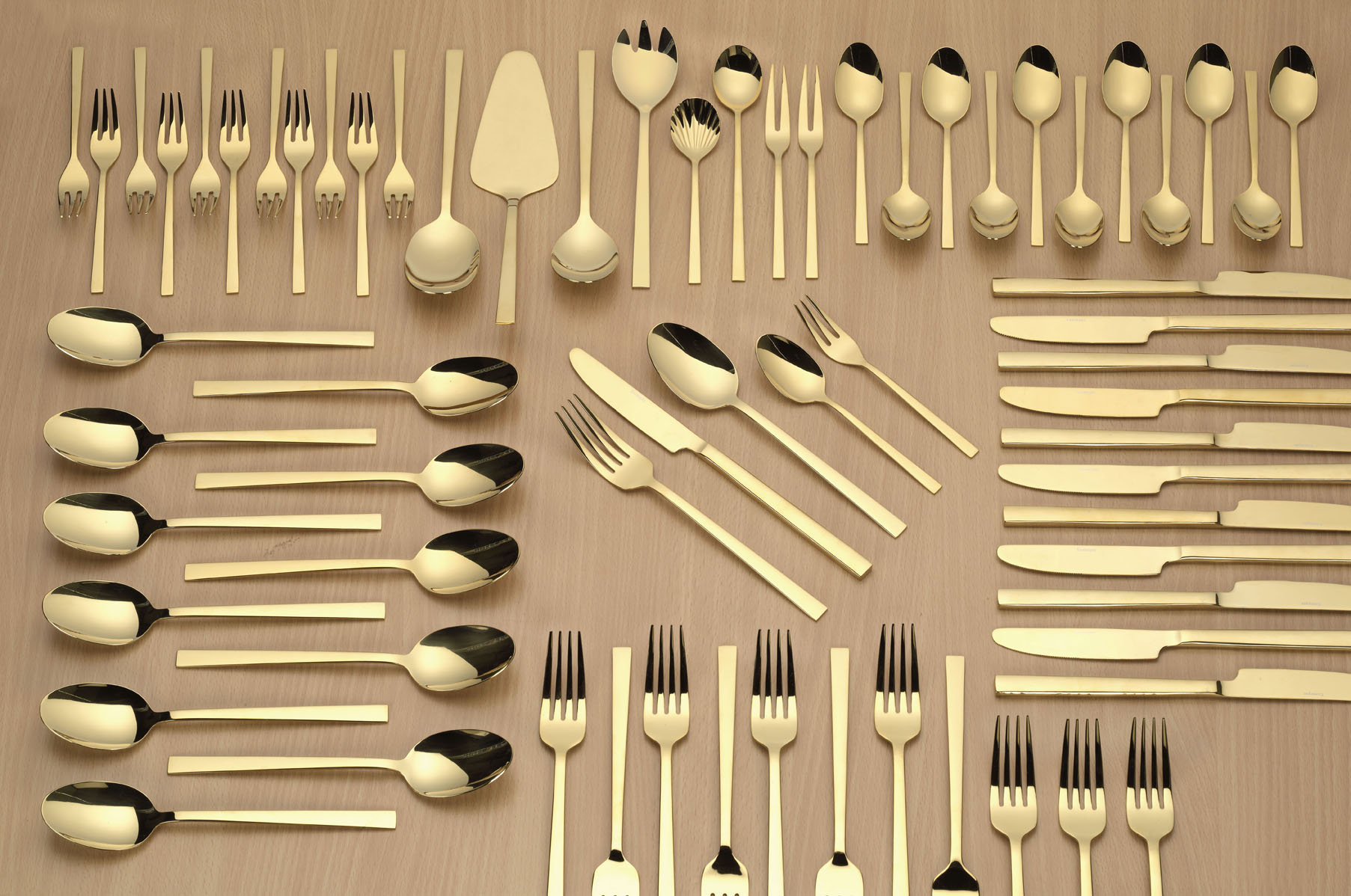 68-teiliges Besteck MELINA, Edelstahl, mit PVD-Beschichtung Farbe Gold.