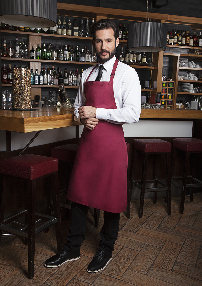 Latzschürze Basic mit Schnalle, Farbe: rot, Maße: 75 x 90 cm, Material: 65% Polyester, 35% Baumwolle