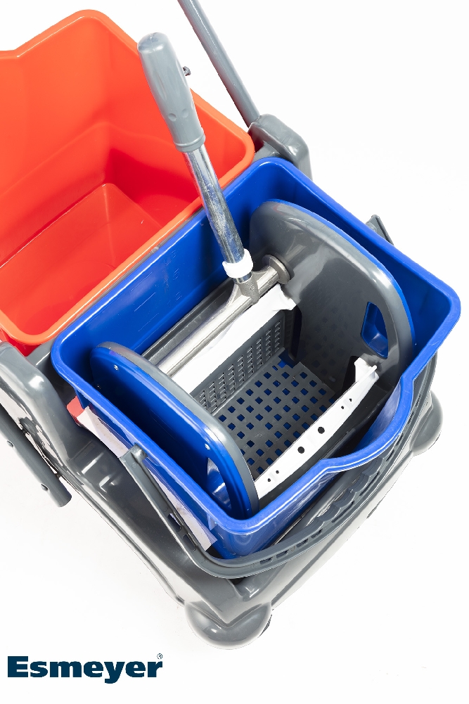 Profi-Doppelfahrputzwagen aus Kunststoff, Maß: 580 x 400 x 840 mm (L x B x H).