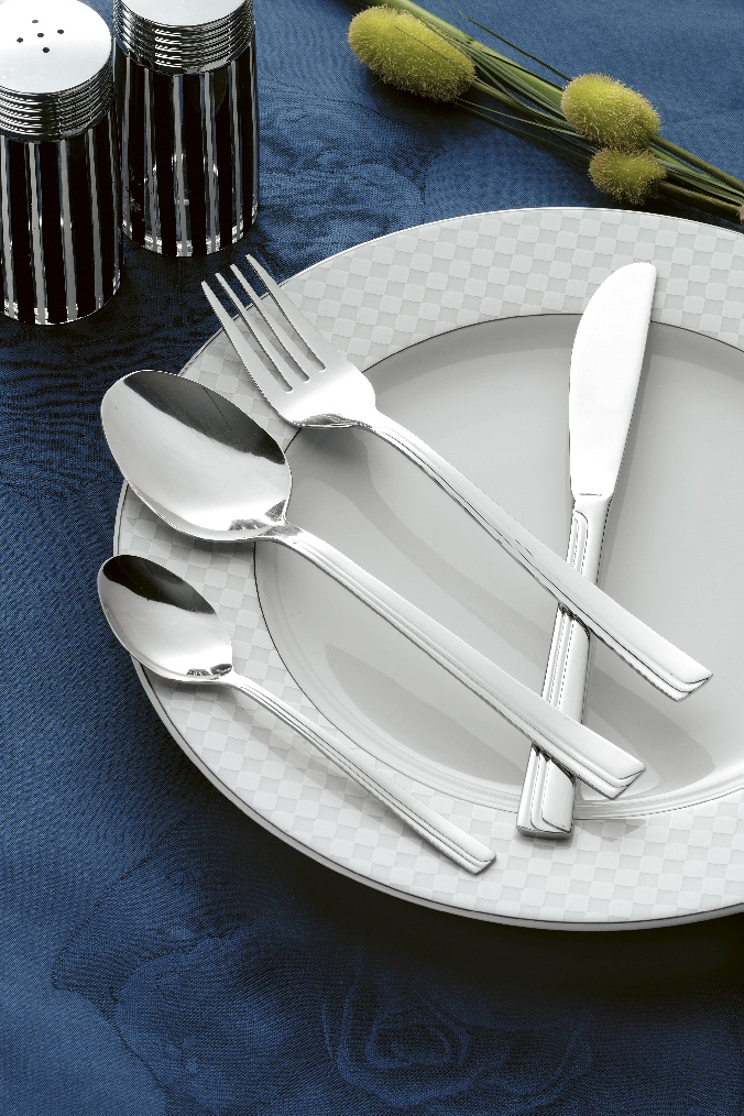 24-teiliges Besteck SABINE aus Edelstahl 18/0, poliert. Messer aus Klingenstahl.