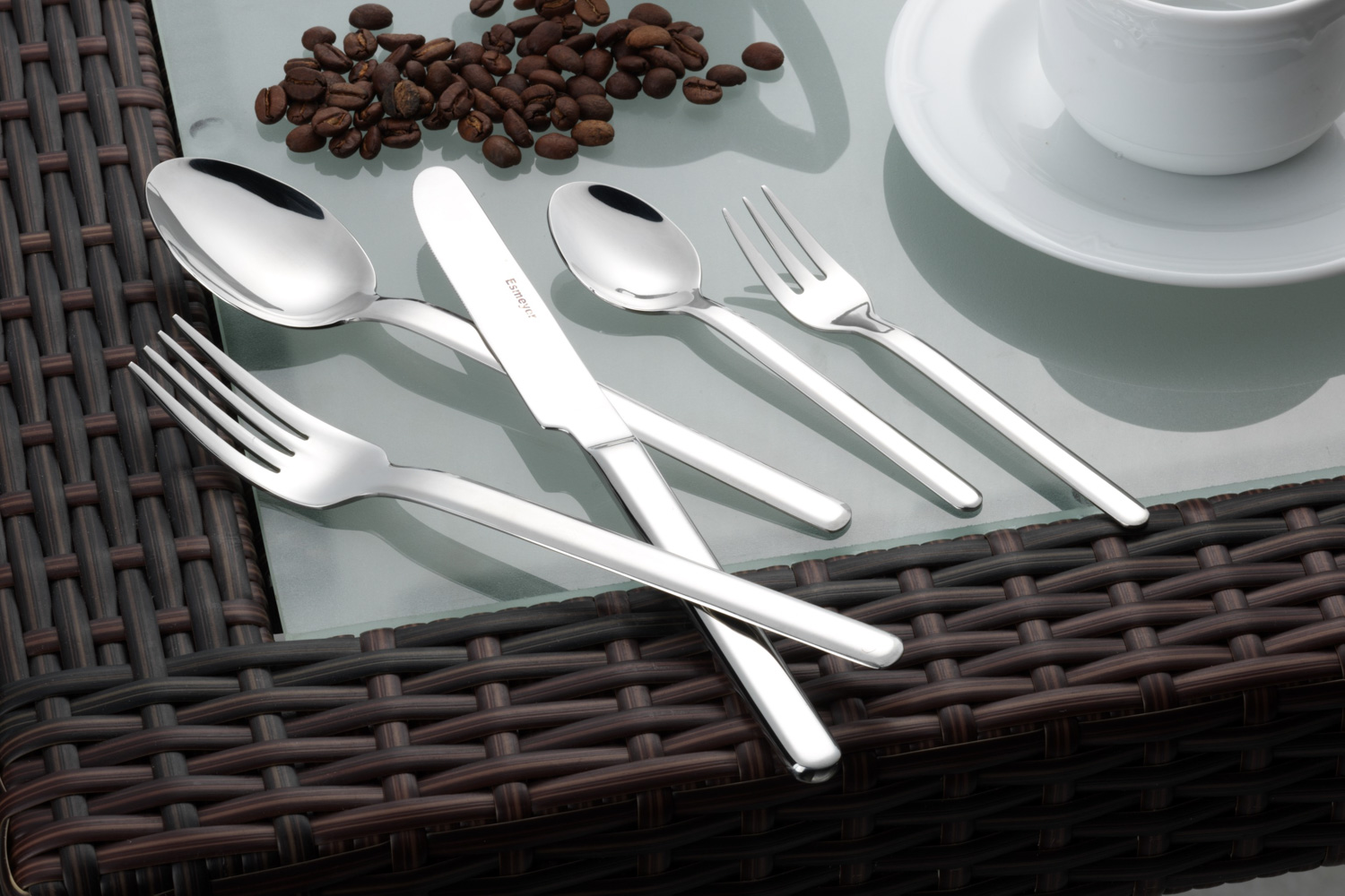 30-teiliges Besteck BETTINA aus Edelstahl 18/10, hochglanz-poliert. Messer aus Klingenstahl.