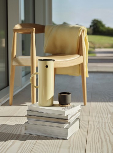 Theo Becher mit Untersetzer 0.2 l. schwarz, Maße: 80 x 80 x 80 mm