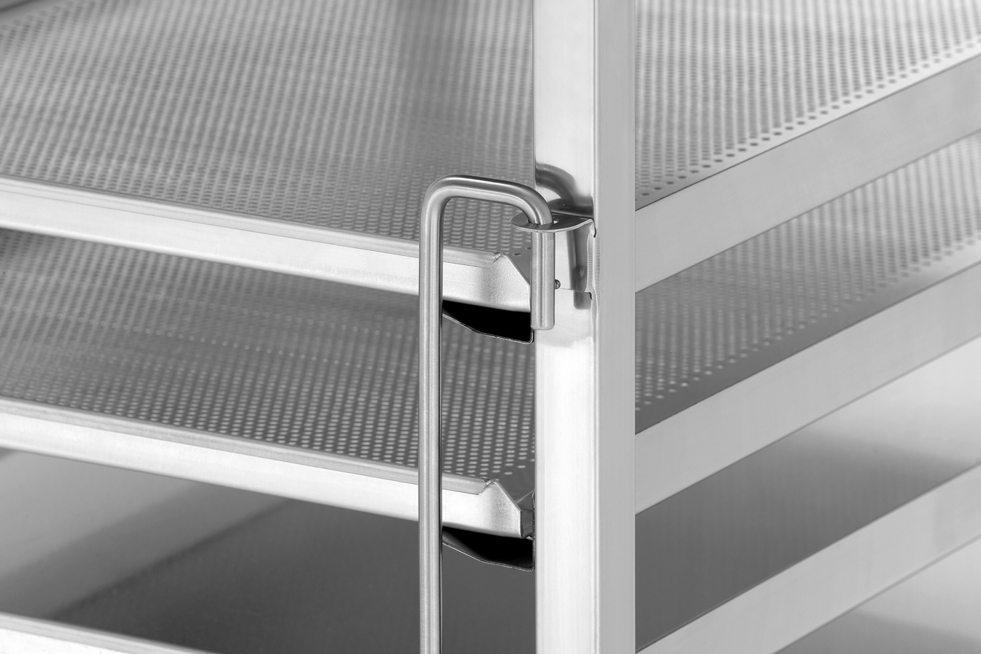 Bartscher Euronormwagen AEN700-6040 |Eigenschaften: Je eine Behältersicherung anVorder- und Rückseite | Maße: 53,5 x 68,5 x 101