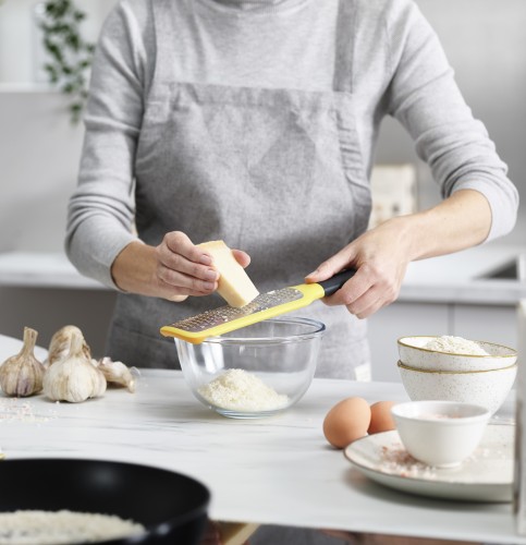 Joseph Joseph GripGrater Flachreibe mit Schüsselnut (Grob)