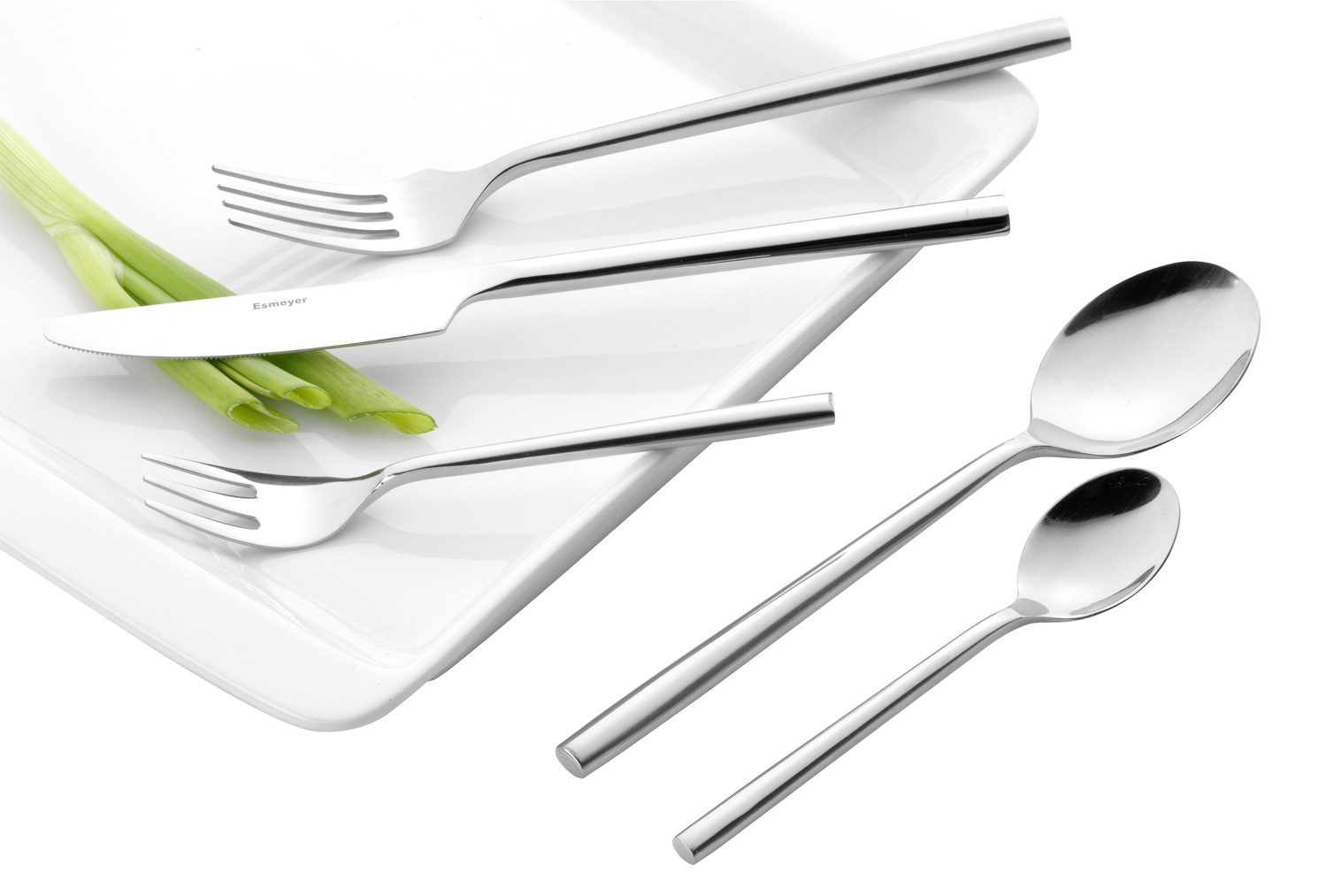 30-teiliges Besteck Silke, aus Edelstahl 18/0 poliert, massiv geschmiedet. Messer aus Klingenstahl.