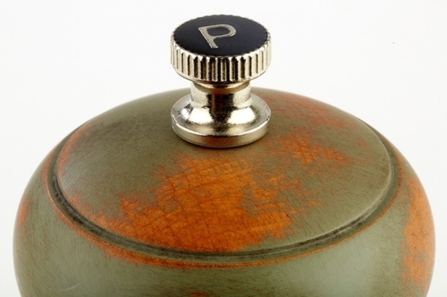 Pfeffermühle Ø 5,5 cm, H: 15 cm deutsches Buchenholz Farbe: oliv / vintage Mahlwerk aus Carbonstahl Mahlgrad stufenlos