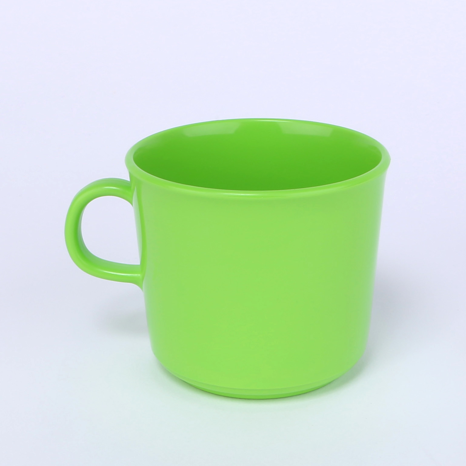 vaLon Zephyr Kindertasse 0,125 L aus schadstofffreiem Kunststoff in der Farbe grasgrün.