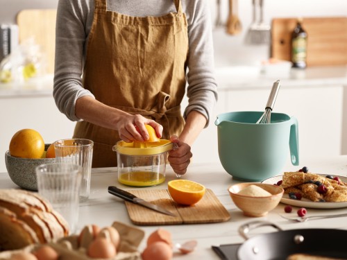 Joseph Joseph Nest 3-teiliges Lebensmittelzubereitungs-Set (Messbecher, Schüssel und Entsafter)