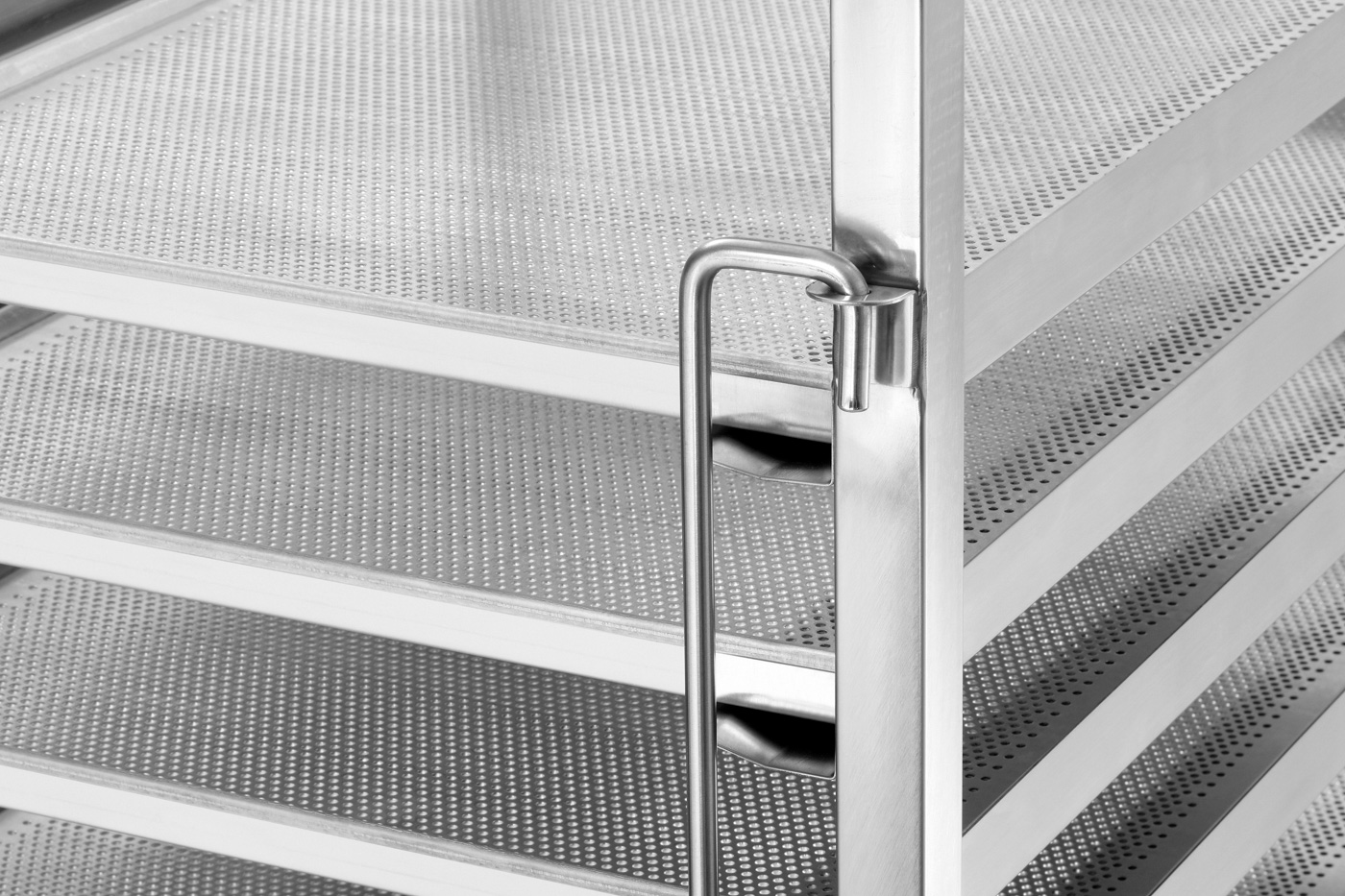 Bartscher Euronormwagen 18EN60400 |Eigenschaften: Je eine Behältersicherung anVorder- und Rückseite | Maße: 49 x 63 x 118,5 cm.