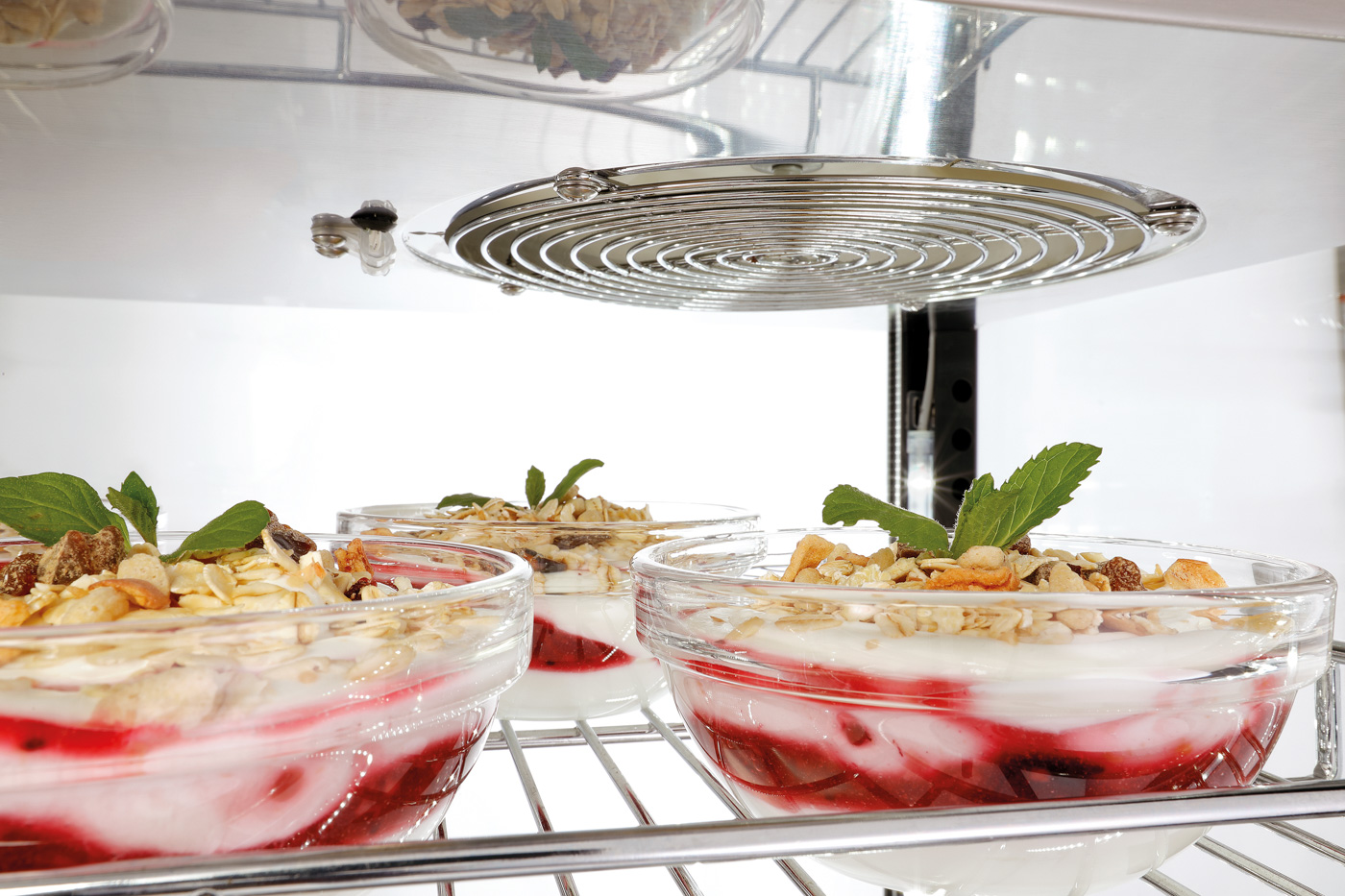 Bartscher Kalte Theke 7450 2E | Klimaklasse: 4 | Maße: 80,5 x 44 x 970 cm. Gewicht: 75,6 kg