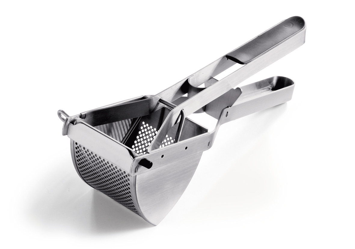 Kartoffelpresse. Edelstahl. Griffe mit Kunststoffeinlage. Maße: 30 x 10 x 8,5 LxBxH.