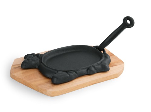 Servierpfanne. Gusseisen. mit Holzuntersetzer und abnehmbarem Serviergriff, Motiv Rind.