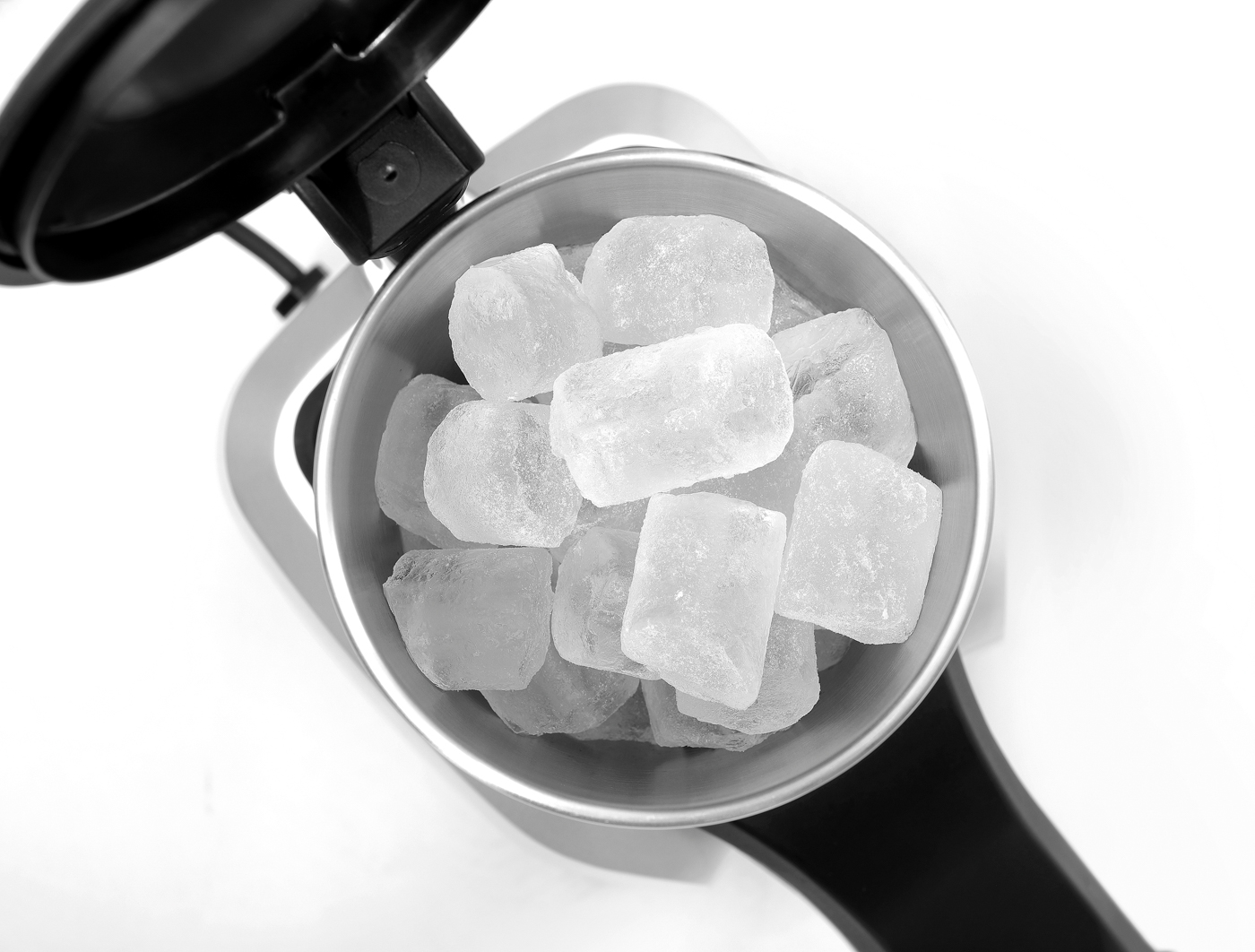 Bartscher Eiscrusher 2000 | Produktion max.: 120kg / Std. | Maße: 30 x 18,5 x 52,0 cm. Gewicht:5,4 kg