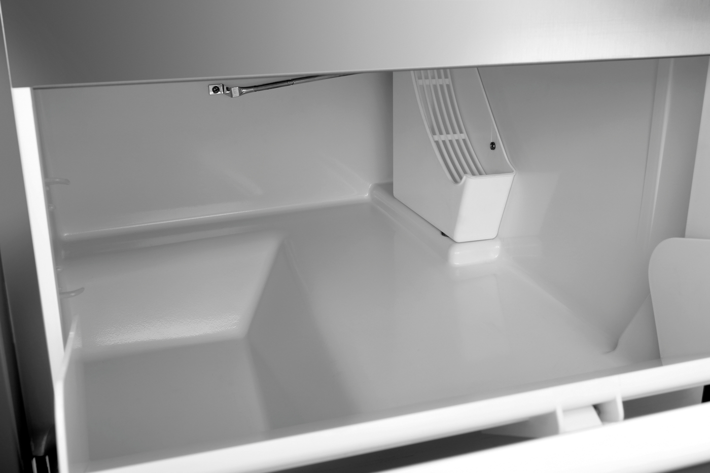 Bartscher Eiswürfelbereiter Q 46 |Höhenverstellbar von: 690 mm | Maße: 50 x 60 x69,0 cm. Gewicht: 38,8 kg