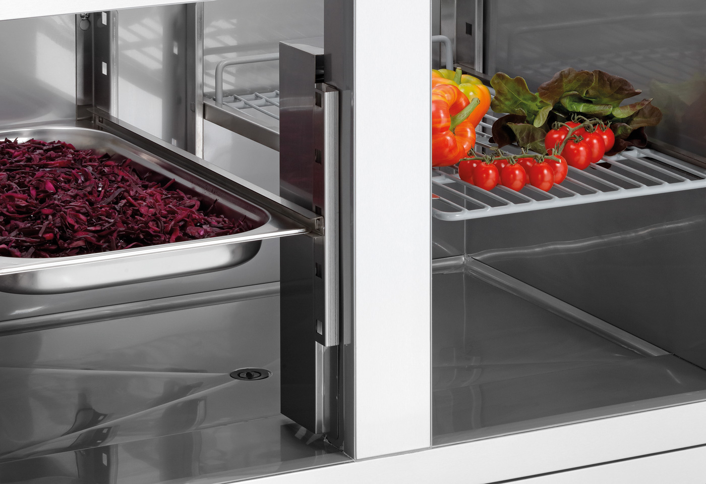 Bartscher Saladette 900T2 +GL | Tiefe GN-Behältermax.: 150 mm | Maße: 90 x 70 x 84,5 cm. Gewicht:63,5 kg