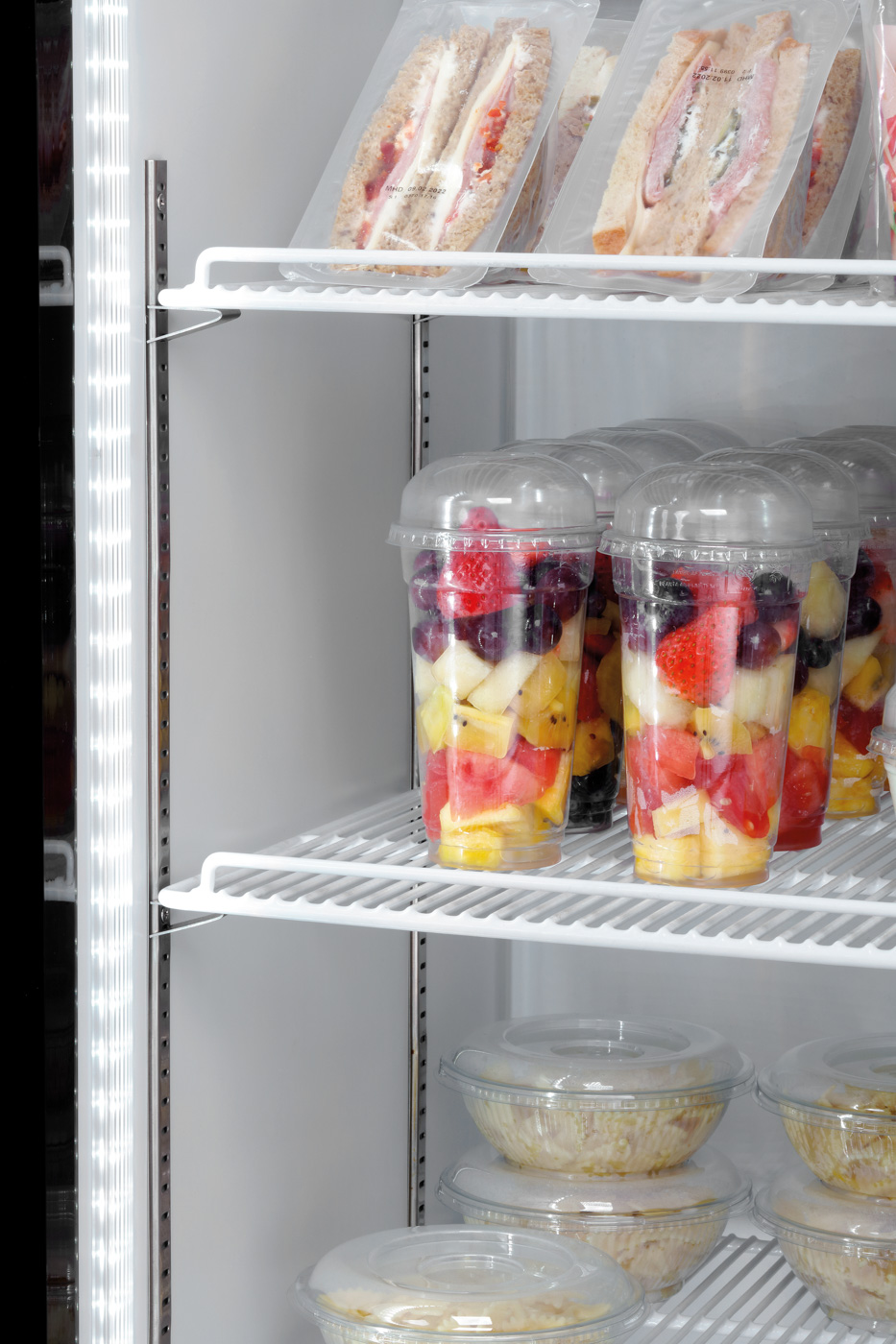 Bartscher Kühl-/Gefrierkombination 820L | MaßeZwischenablagen: B 500 x T 485 mm | Maße: 122 x81,5 x 200,0 cm. Gewicht: 193,7 kg