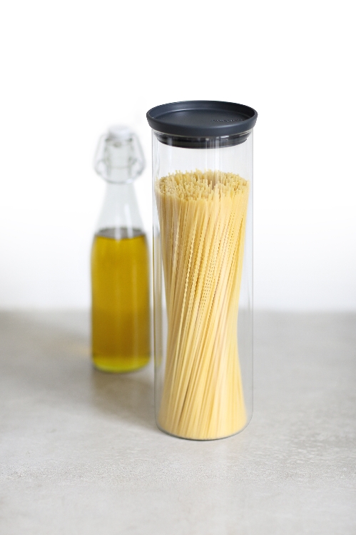 Brabantia stapelbarer Glasbehälter TOKIO, Inhalt: 1,9 Liter, Farbe Deckel: dunkelgrau, Höhe 32,1 cm, Durchmesser 10,5 cm.