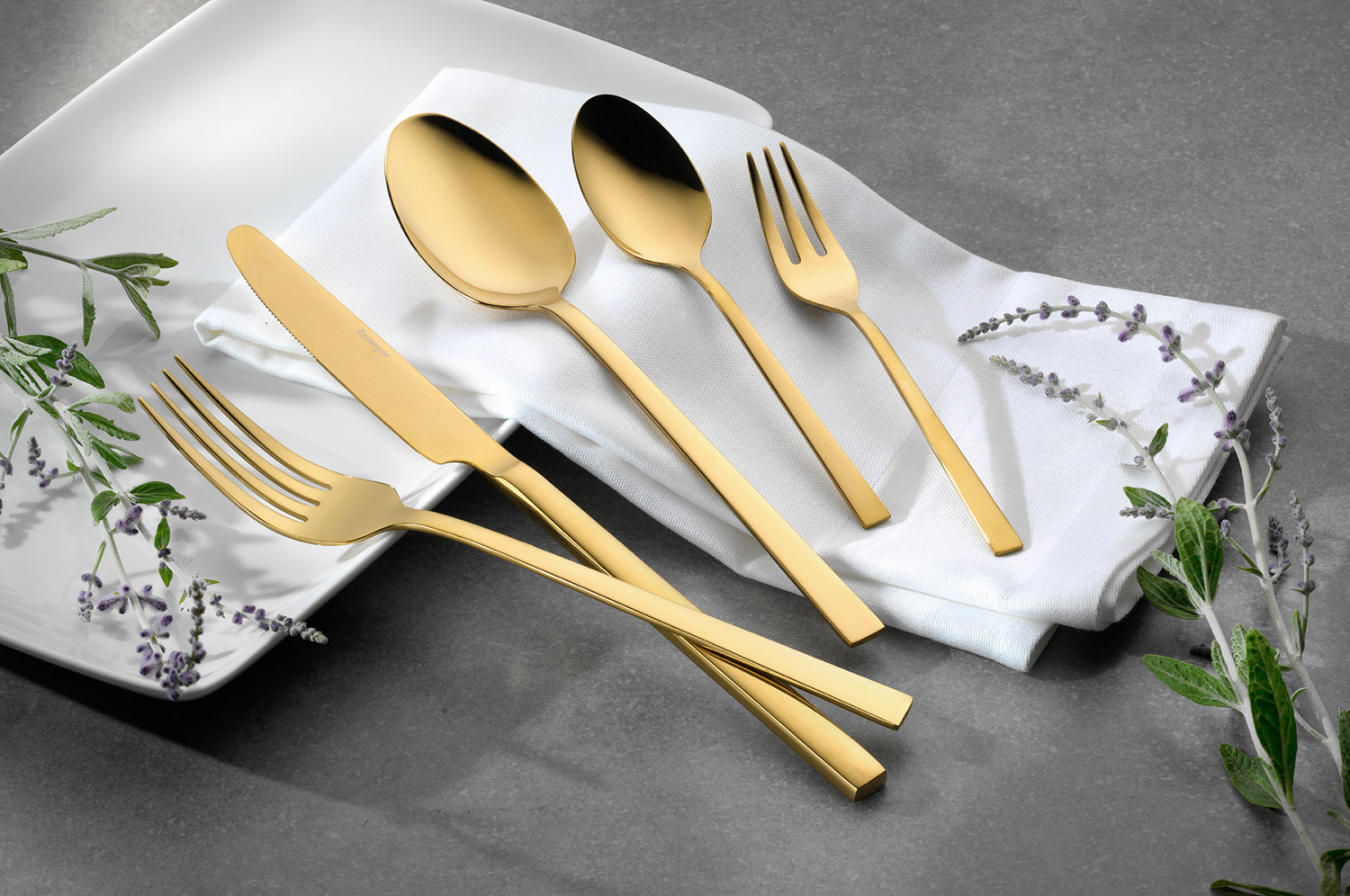 30-teiliges Besteck MELINA, Edelstahl, mit PVD-Beschichtung in gold,