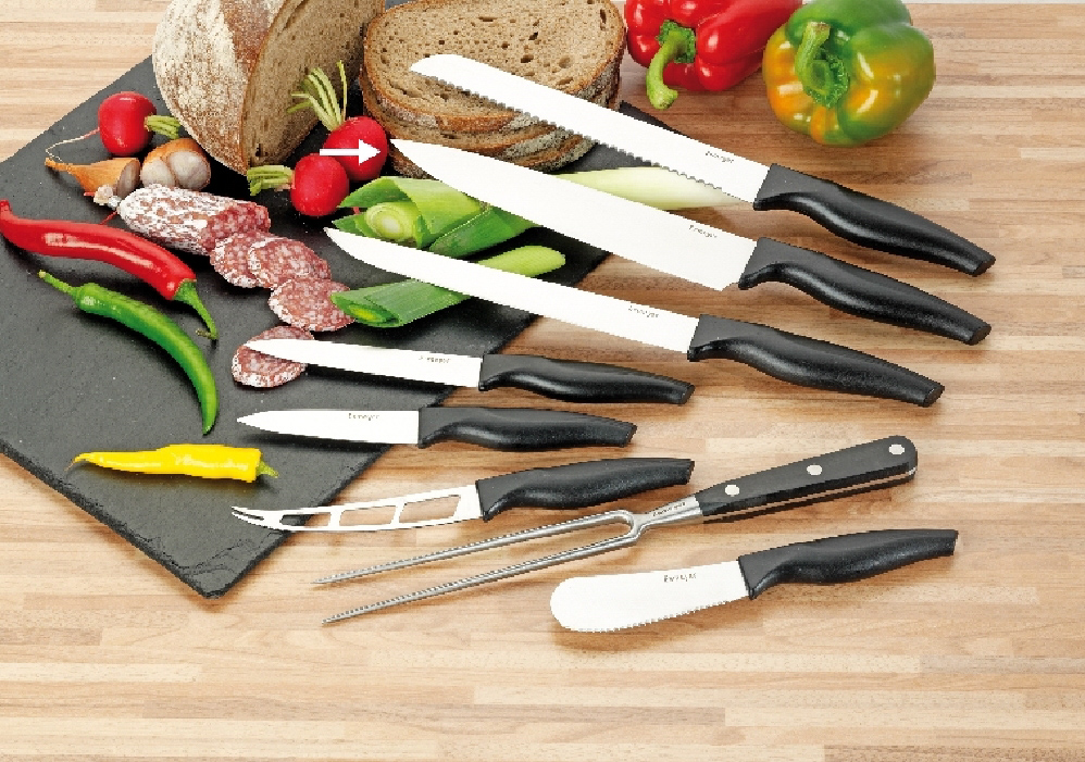 Kochmesser MOON Klinge aus Spezialstahl, schwarzer PP-Kunststoff- Griff, Klingenstärke: 2.2 mm, an Hängekarte