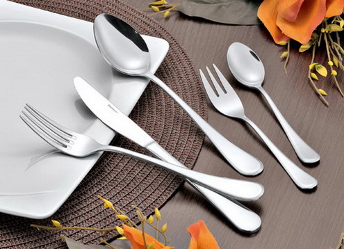 30-teiliges Besteck CELINE aus hochwertigem Edelstahl 18/10, poliert. Messer aus Klingenstahl.
