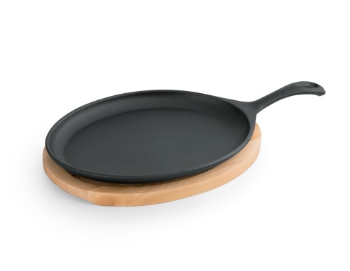 Servierpfanne. Gusseisen. mit Holzuntersetzer. Maße: 24 x 17 x 2,0 LxBxH.