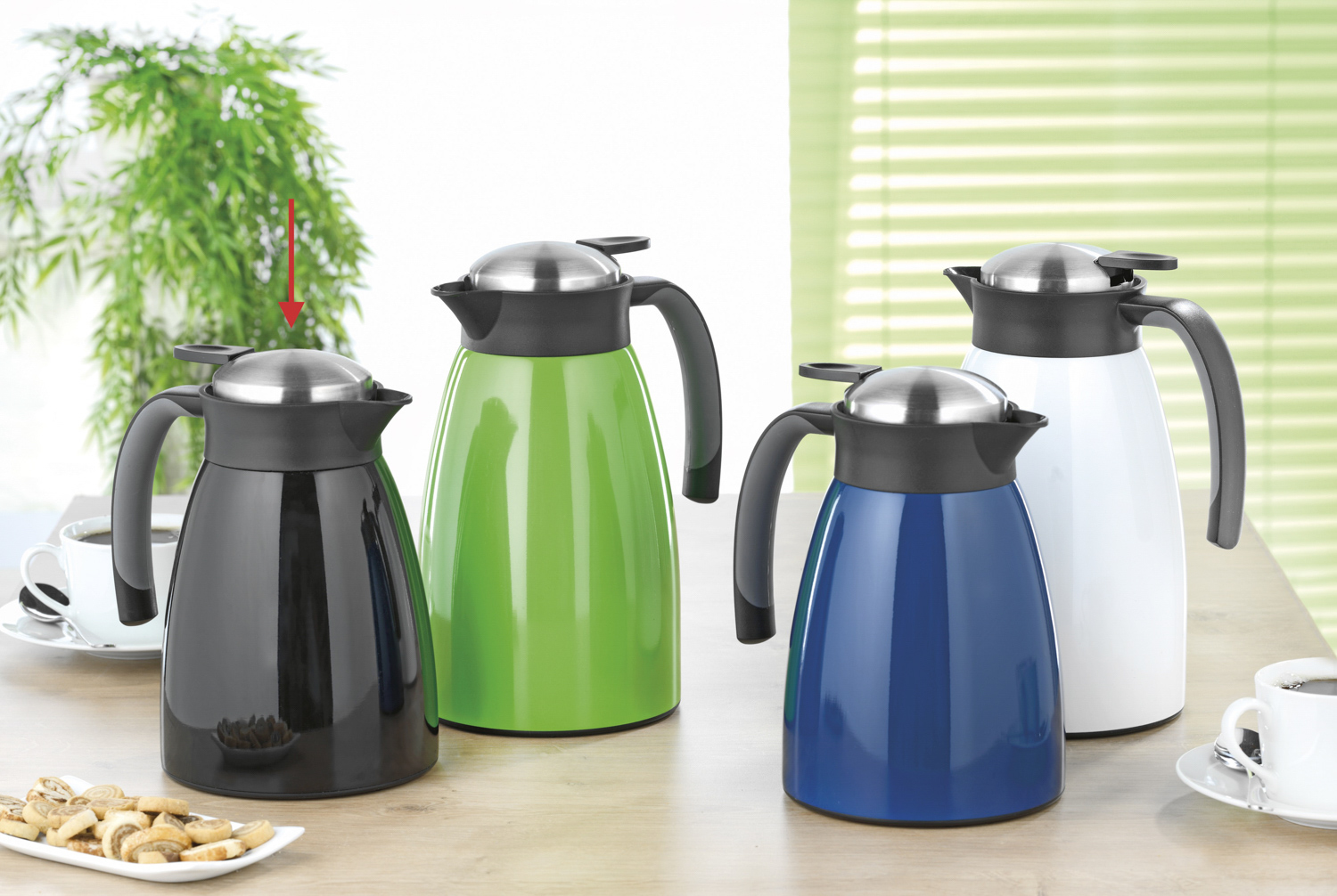 Isolierkanne GLACE, Inhalt 1 Liter, doppelwandiger Edelstahl, schwarz lackiert, Höhe: 20,8 cm, Durchmesser: 13,5 cm.