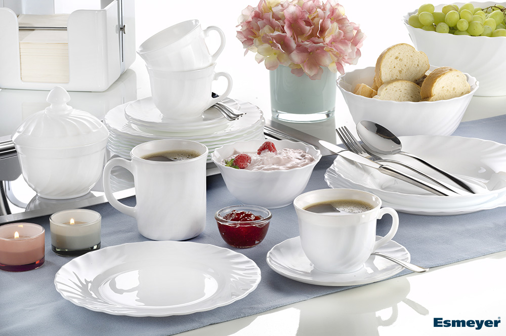 18-tlg. Kaffeeservice TRIANON, SPARSET, weiss, Hartglas, bestehend aus je 6 Obertassen, Untertassen, Desserteller