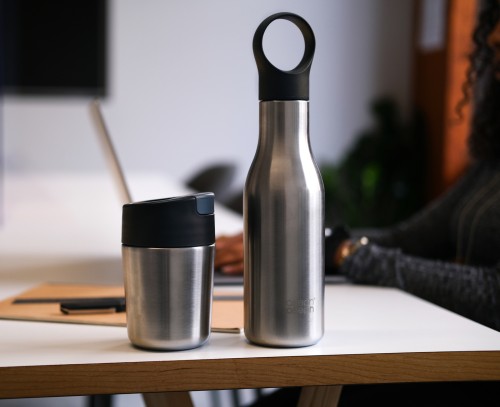 Joseph Joseph Sipp Stahl Edelstahl Reisebecher mit Klappdeckel - 340 ml - Anthrazit