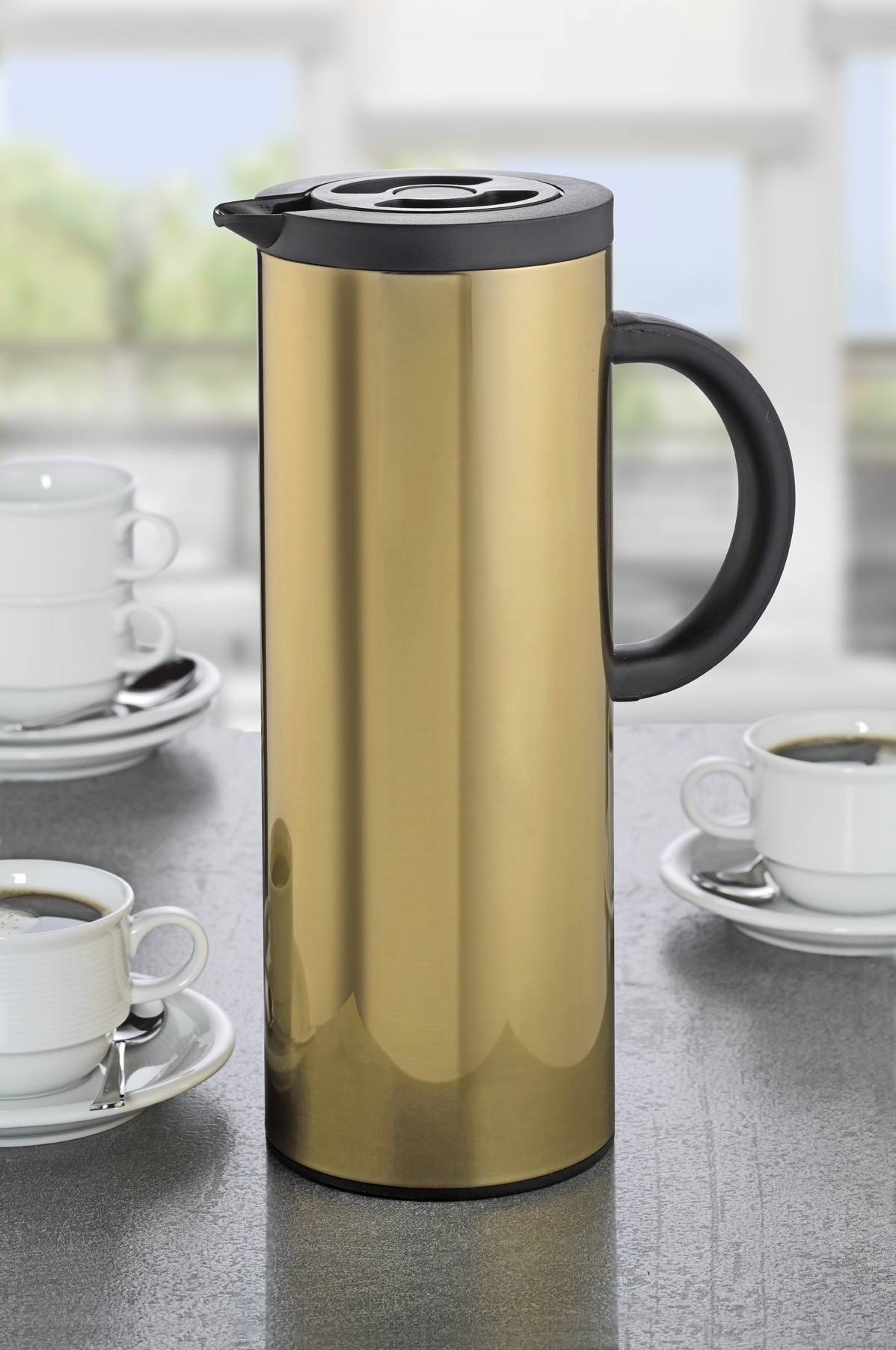 Isolierkanne KYOTO, 1 Liter, mit goldfarbener Beschichtung.