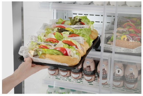 Multideck Kühlvitrine 320L. Gehäuse aus Stahl, gehärtetes Sicherheitsglas an den Seiten. Umluftkühlung mit automatischer Abtauung,