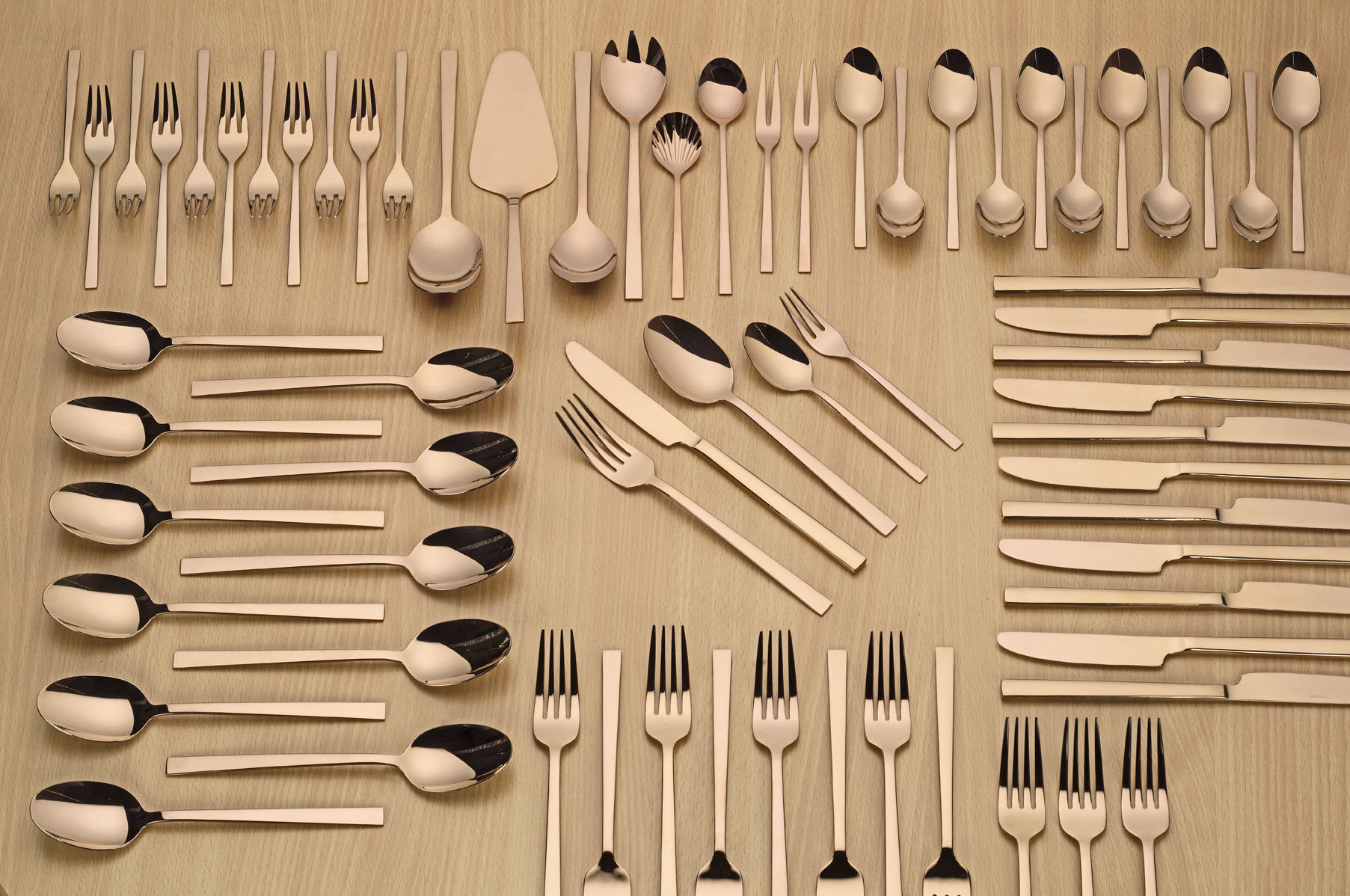 68-teiliges Besteck MELINA, Edelstahl, mit PVD-Beschichtung Farbe Kupfer.