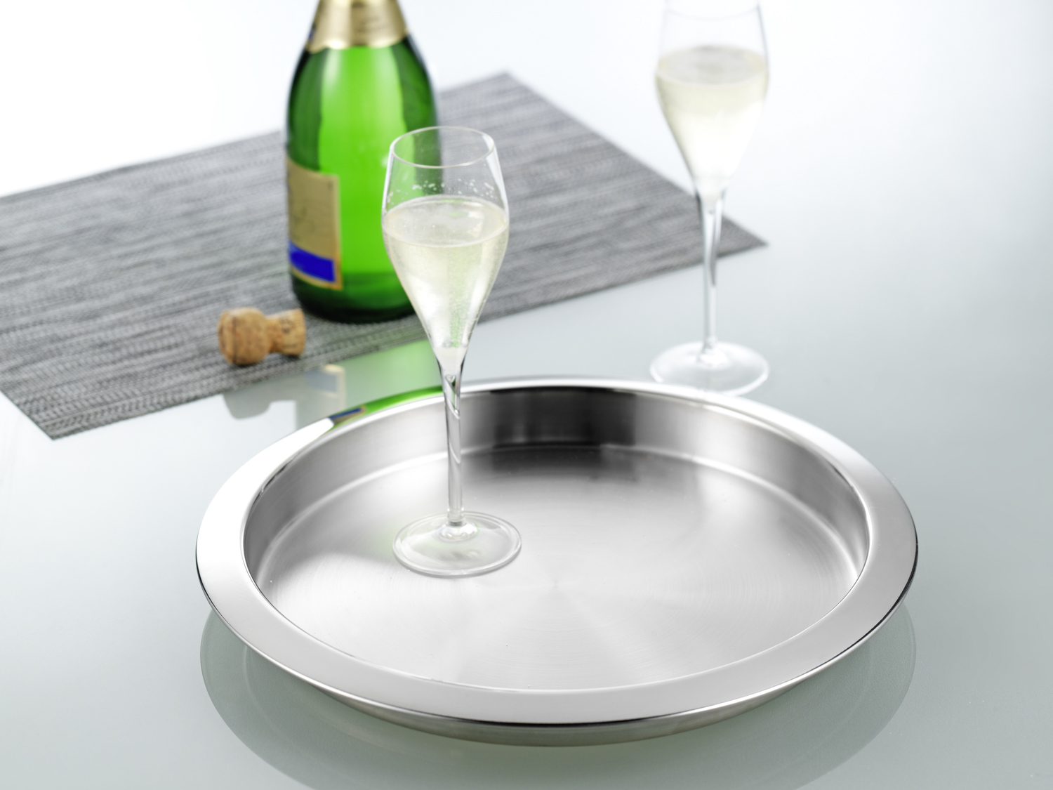 Edelstahltablett VENGA, rund, Durchmesser 35 cm (30 cm), Höhe 3 cm, Oberfläche matt, Rand hochglanzpoliert,