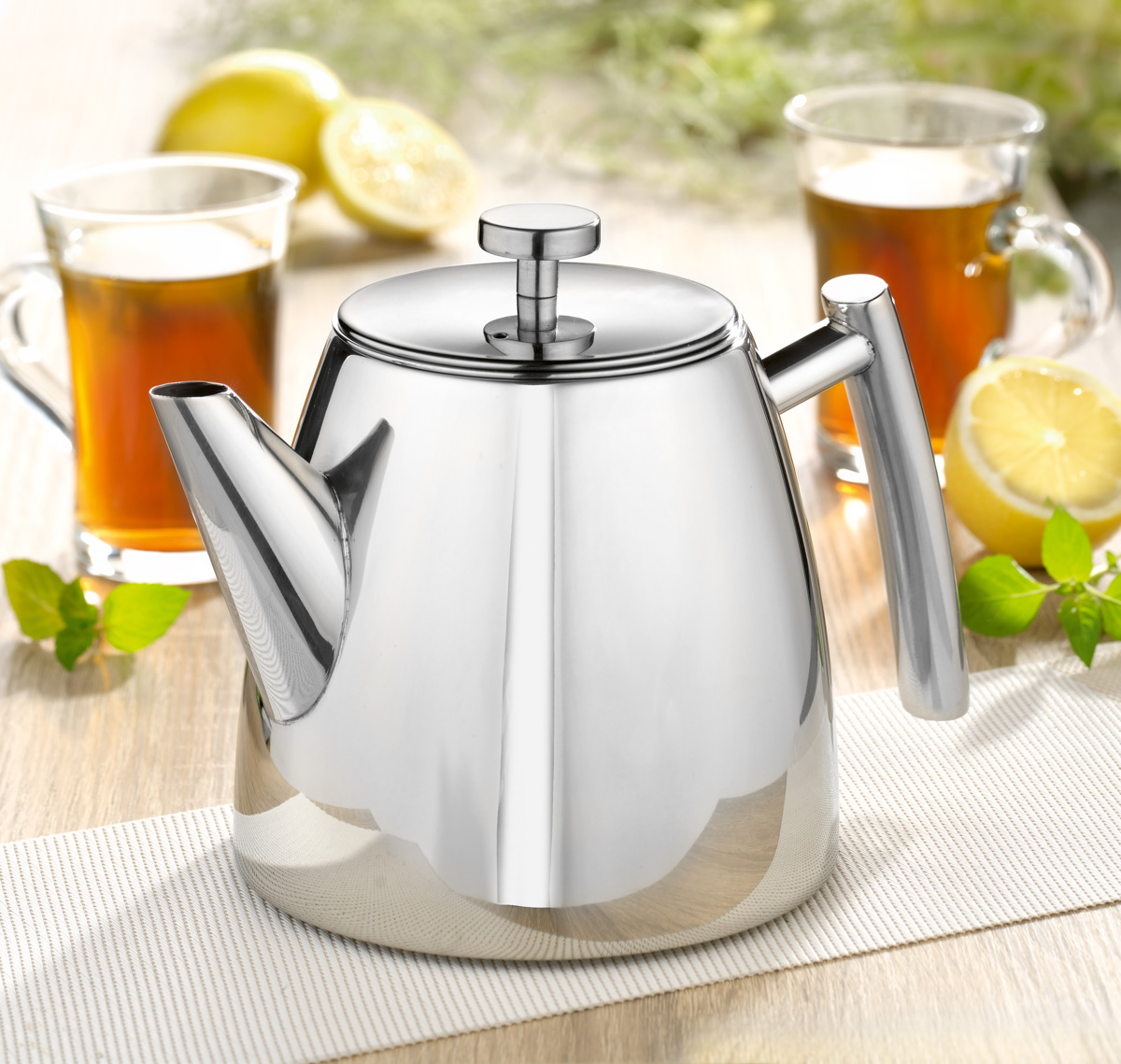 Teekanne BRIGHTON, Inhalt: ca. 1,2 Liter, doppelwandig isoliert aus Edelstahl 18/10  poliert mit herausnehmbarem Teesieb-Einsatz