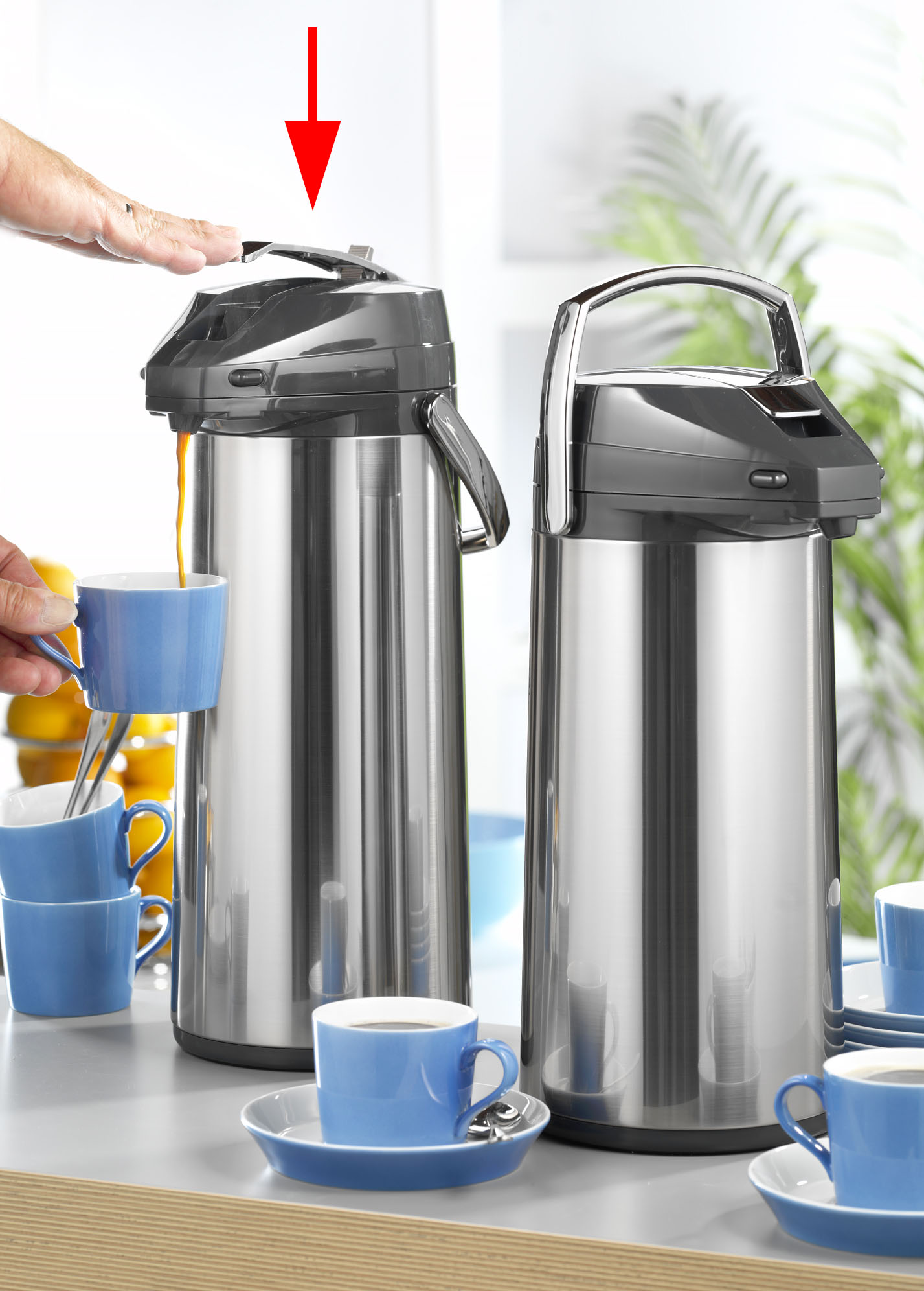 Alfi Isolier-Getränkespender CLASSIC, Inhalt: 3 Liter, Pumpspender, Edelstahl poliert, Hartglaseinsatz,