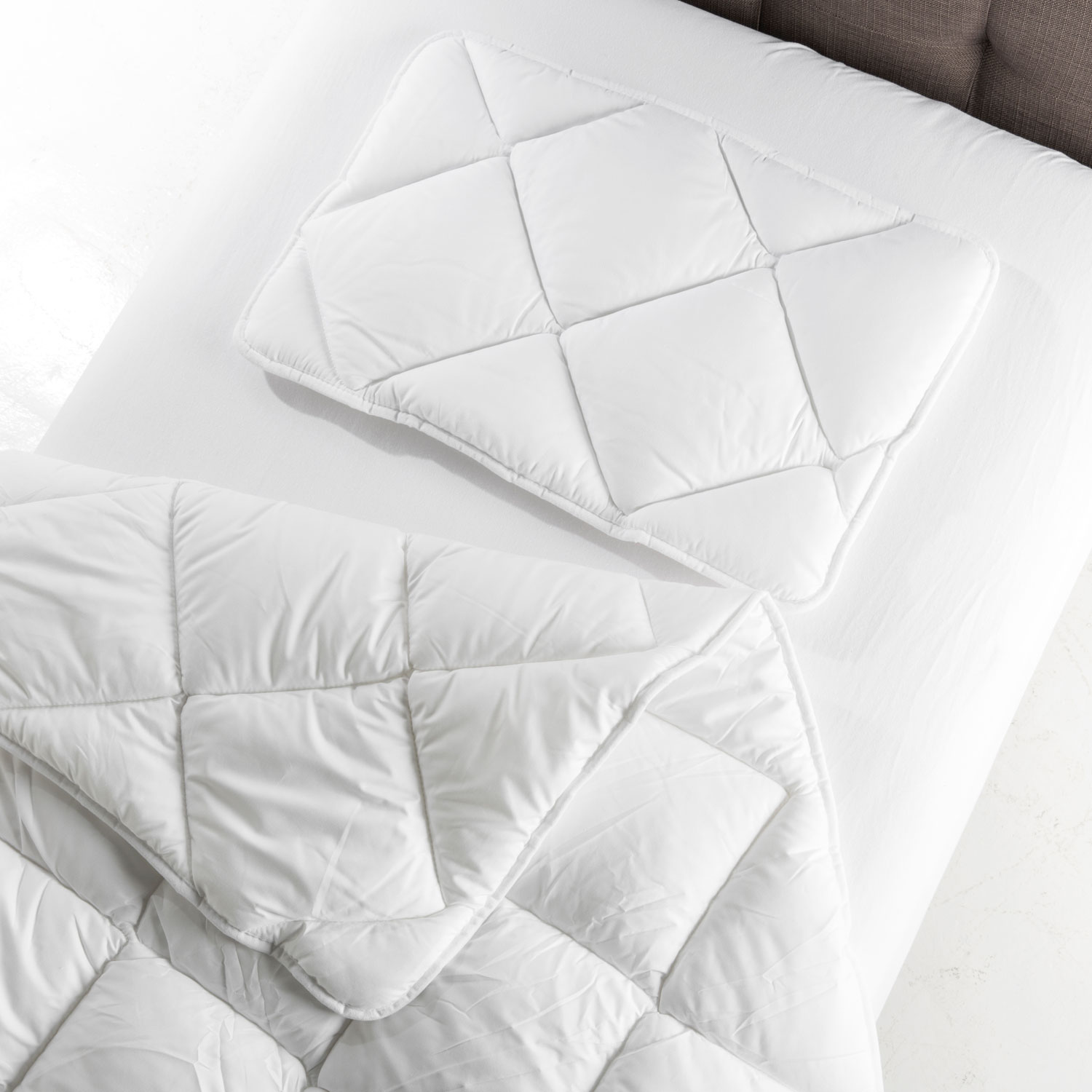 Kinderdecke / Einziehdecke 100 x 135 cm, Füllung: ca. 550 g Polyester, Bezugsstoff: 65% Polyester-Microfaser, 35% Baumwolle