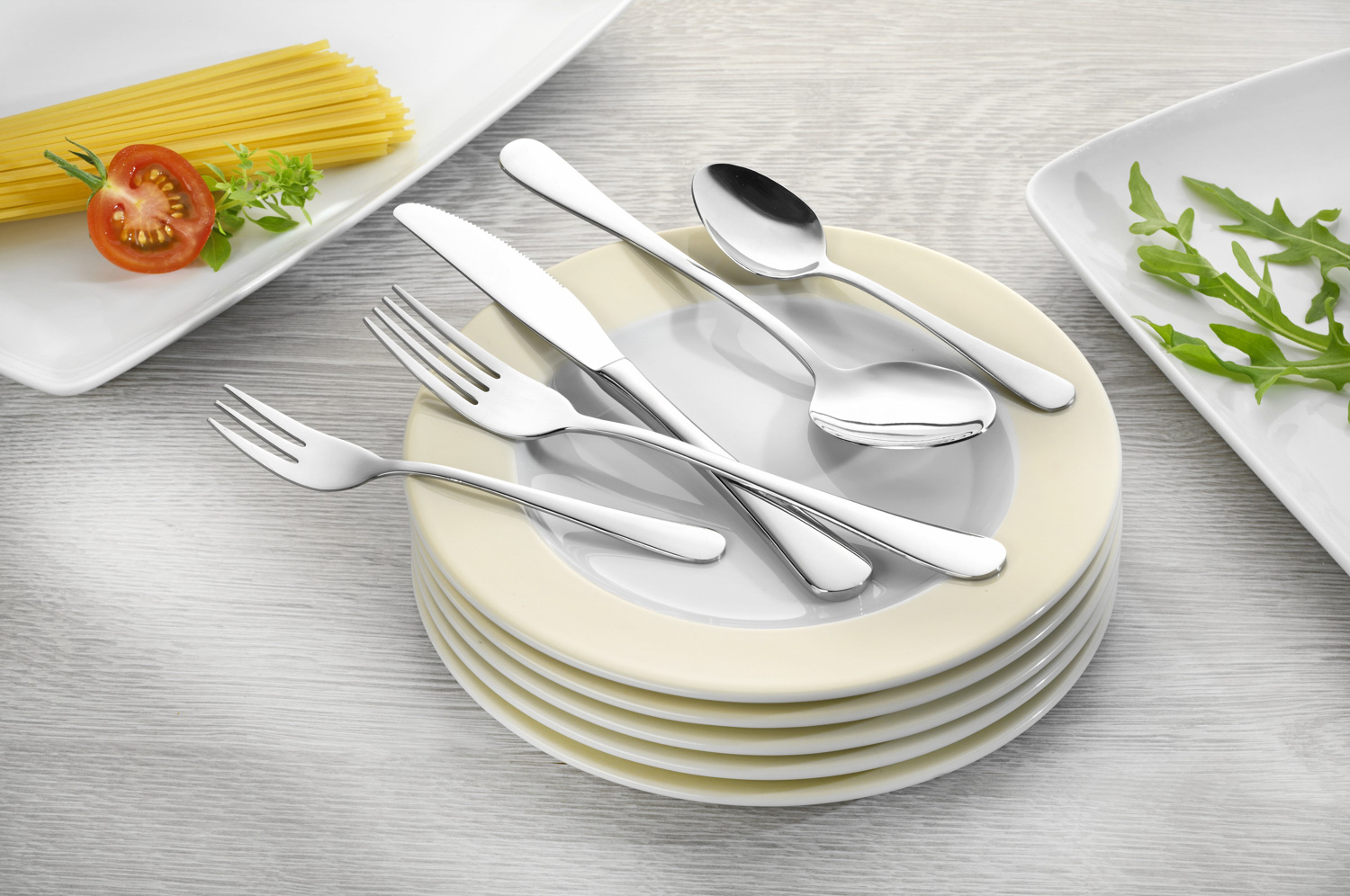 Sparset SYLVIA, Edelstahl 18/0, 180 Besteckteile Enthält  je 36 Menümessern, Menülöffeln, Menüga- beln, Kaffelöffeln, Kuchengabeln, 1 Behälter.