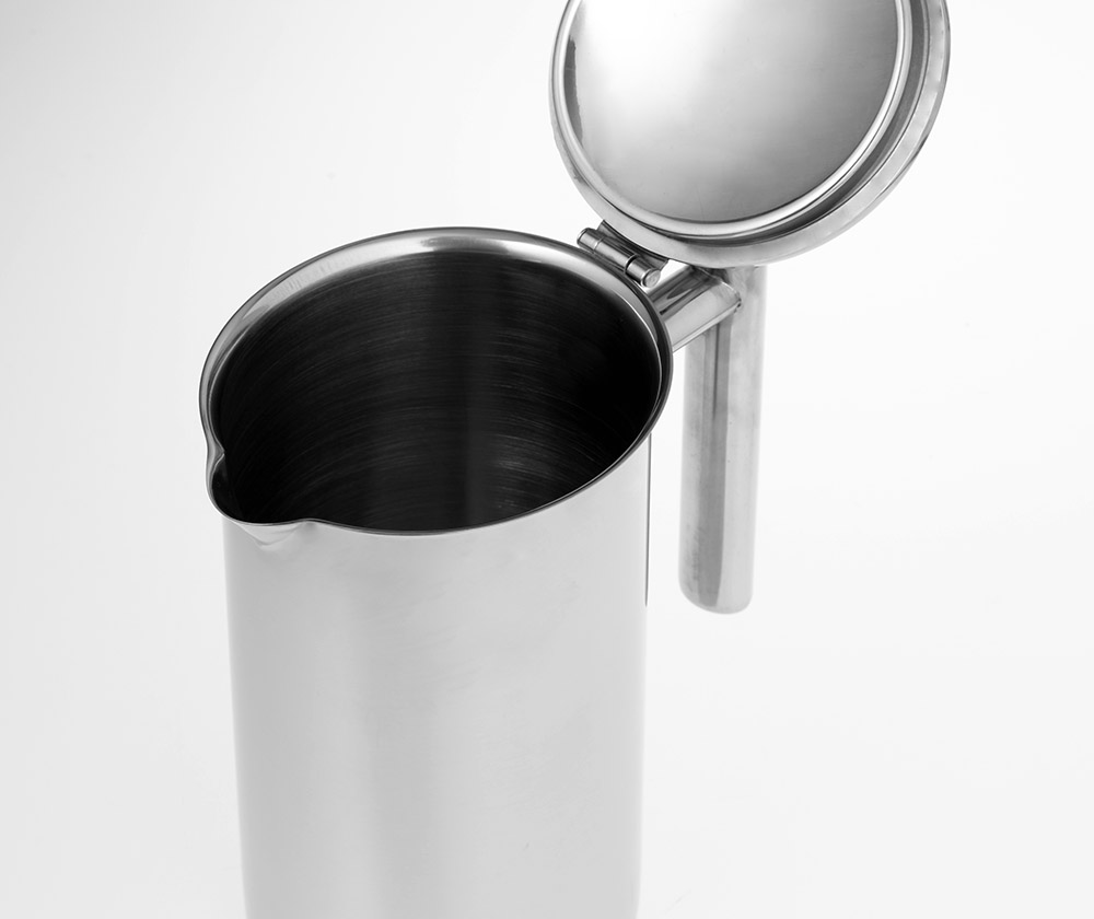 Universal-Kanne "STRATFORD" v. caterado, aus Edel- stahl 18/10, poliert, einwandig. Volumen 1 Liter. Maße: ca. 15,5  x 20,7 x 9 cm (B x H x Durchm.)