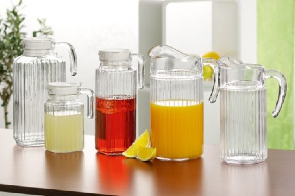 Krug QUADRO, Inhalt: 1,7 Liter, Höhe: 256 mm, Durchmesser: 156 mm, mit weißem Kunststoffdeckel.