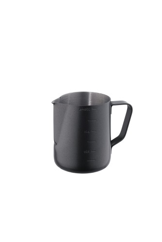 Gießer. Chromnickelstahl. außen mit schwarzer Antihaftbeschichtung und mit Skalierung.