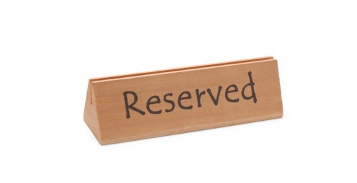 Tischschild "reserved" aus Holz mit Menüeinschub, 152x44x44 mm