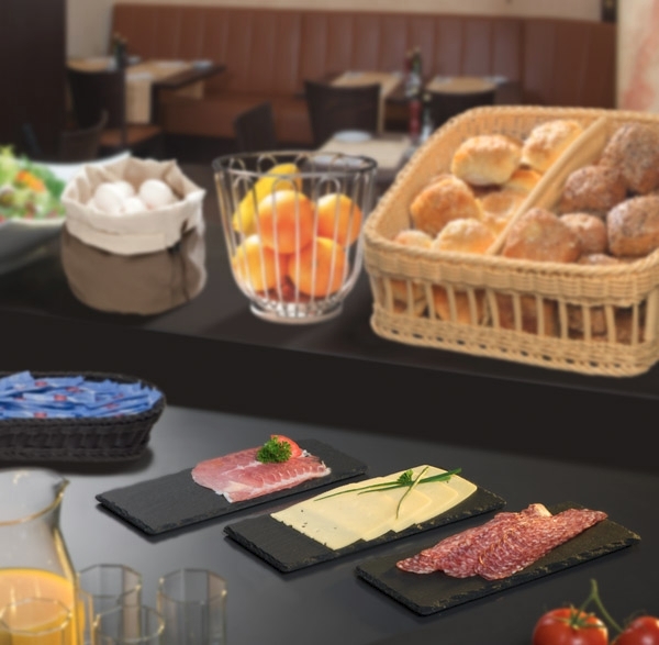 Naturschieferplatte 30 x 12 cm Materialstärke 6-9 mm möbelschonende Füßchen gebrochene Kanten glänzende, versiegelte